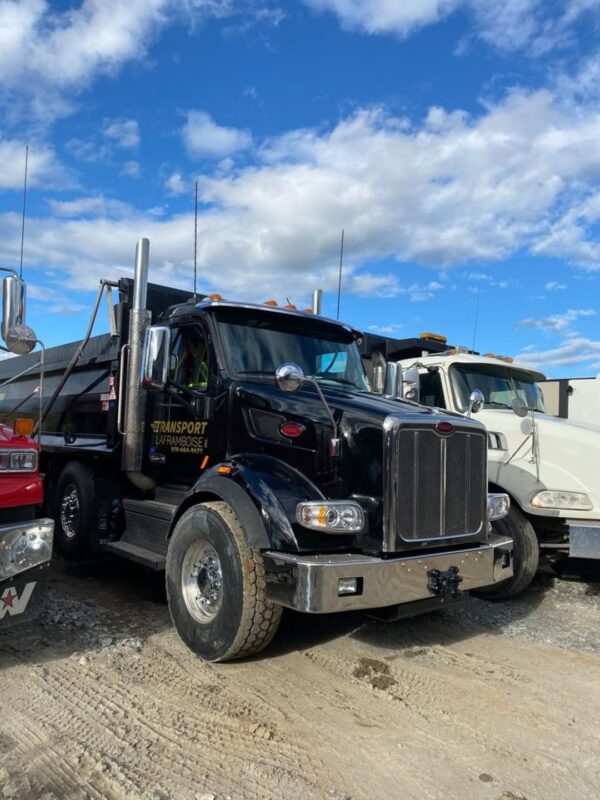 Peterbilt 567 2022 - Image 2