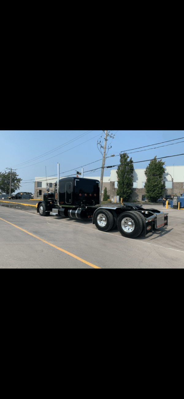 Peterbilt 389 2022 - Image 2